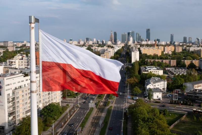 В Польщі відбулися перші дебати, в яких взяли участь усі кандидати: прозвучало чимало контроверсійних висловлювань.