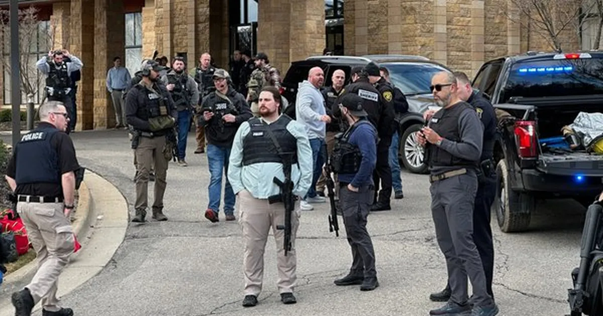 У Сполучених Штатах невідома особа відкрила вогонь неподалік синагоги та навчального закладу.