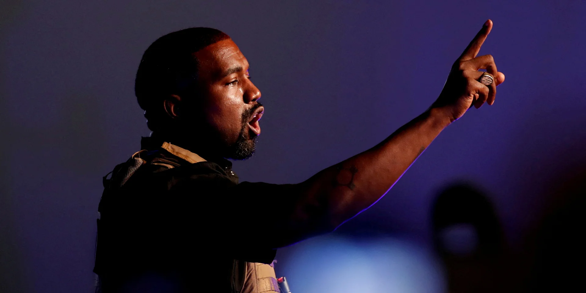 Після Великої Британії, Польщі та Швейцарії Італія може також ввести заборону на проведення концерту Каньє Веста через його антисемітські висловлювання.