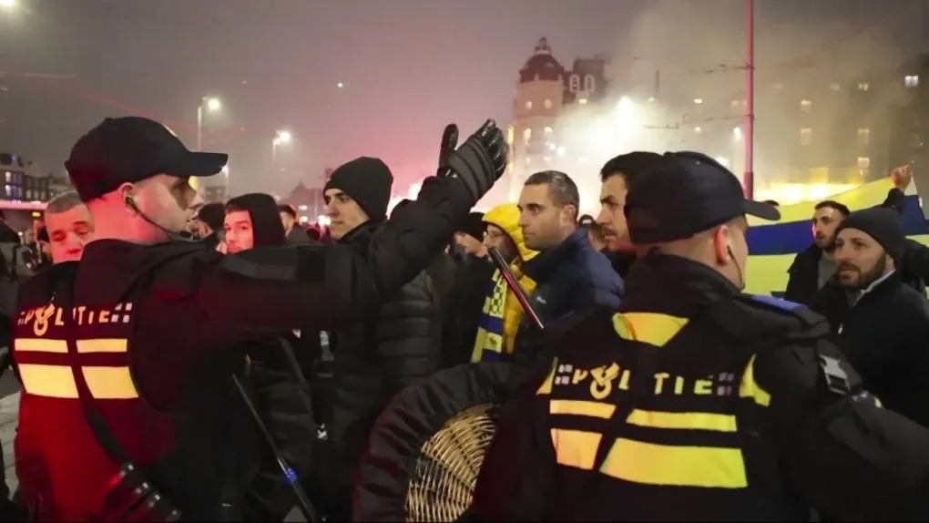 Масові арешти в Амстердамі після атак на фанатів ізраїльського футболу | УНН