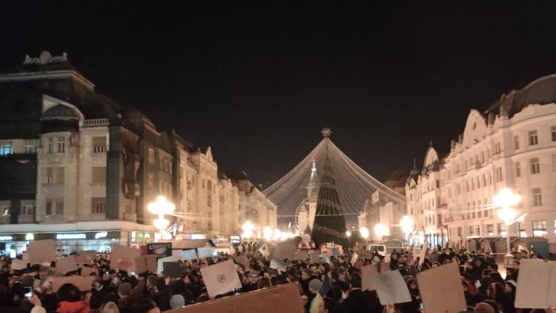 У Румунії пройшли акції протесту проти кандидата, який здобув перемогу в першому турі президентських виборів і має проросійську позицію.