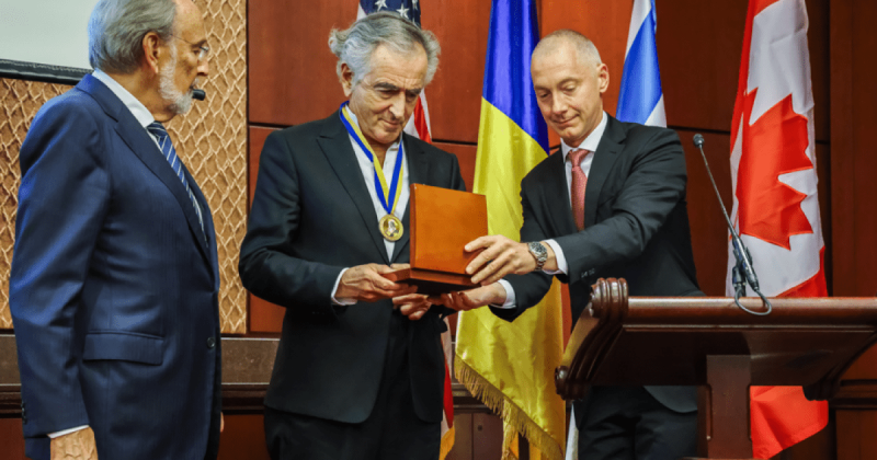 У Конгресі США Єврейська конфедерація України вручила Ліні Костенко та Бернару-Анрі Леві нагороди у вигляді медалей Андрея Шептицького.