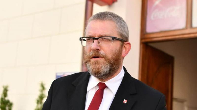 Європейський парламент скасував імунітет польського депутата, відомого своїми українофобськими висловлюваннями, Гжегожа Брауна.