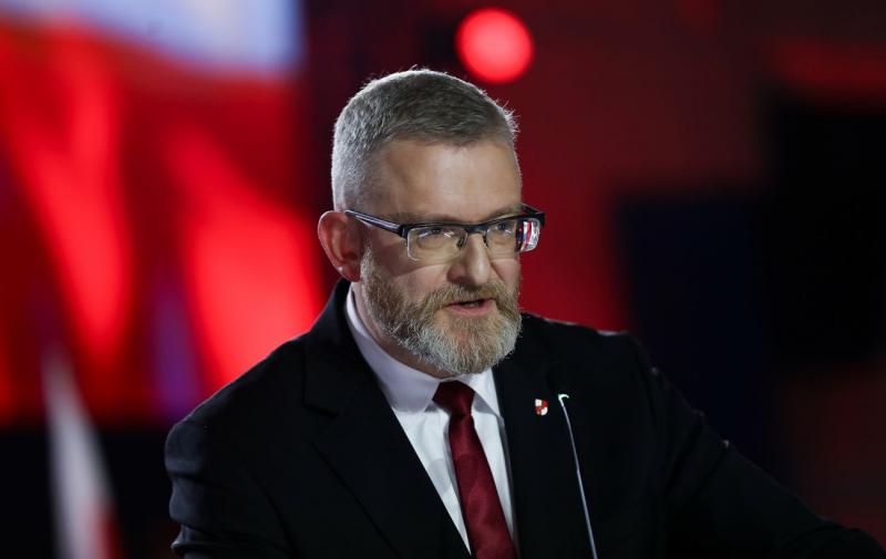 Зірвав український прапор і загасив ханукію: у ЄС позбавили імунітету кандидата на пост президента Польщі.