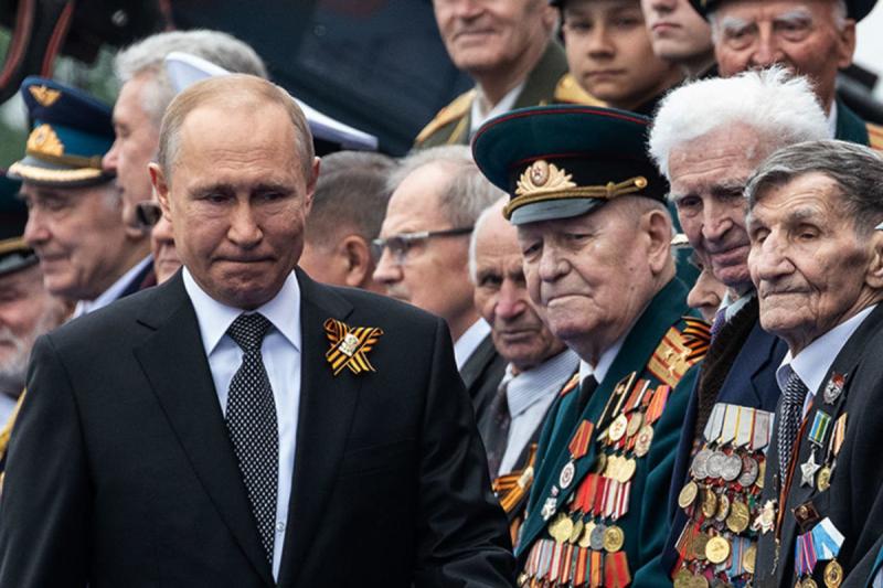 Під час свого виступу на параді в Москві Путін коротко торкнувся теми війни в Україні.