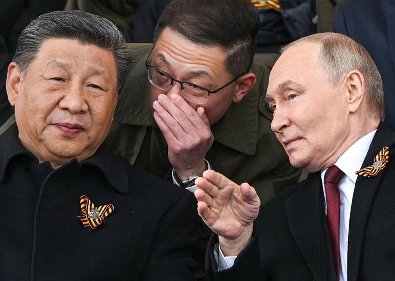 Трибуна під час параду: Путін, Сі та їхні спільники в злочинах.