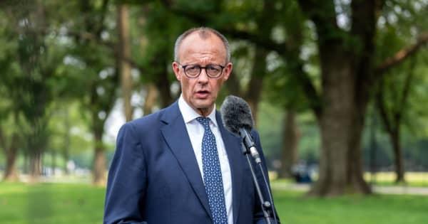 Мерц зазначає, що в Німеччині спостерігається зростання антисемітських настроїв, що пов'язано з міграційними процесами.