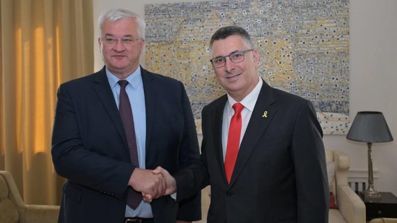 Міністр закордонних справ Ізраїлю: Ми на боці українського народу та рішуче засуджуємо агресію Росії щодо цивільних осіб.