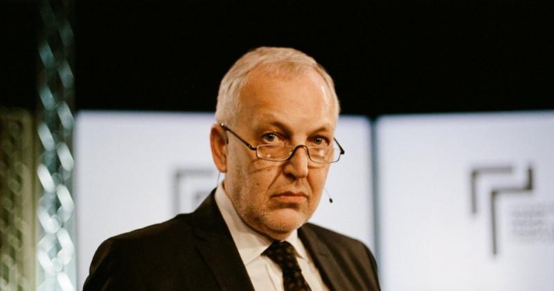 Журналіст Юрій Макаров отримав ножове поранення, яке, як виявилося, він завдав собі самостійно: правоохоронці закрили розслідування.