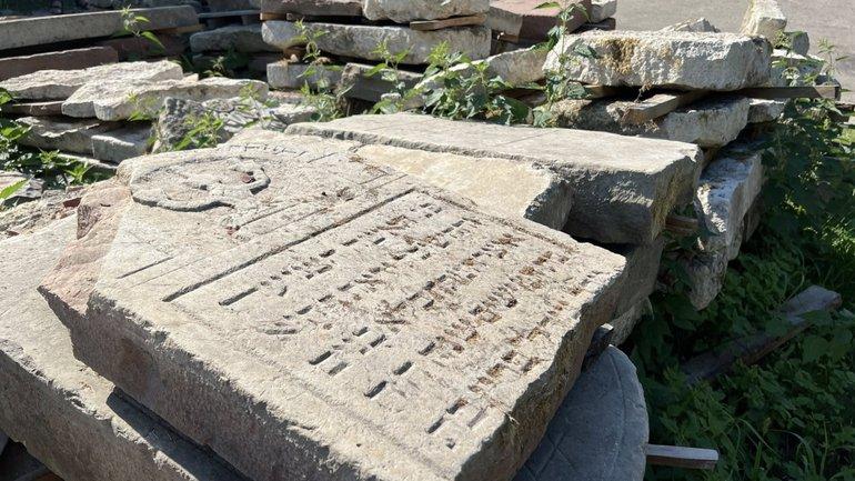У Львові проводять оцифрування єврейських надгробків, які були врятовані з в'язниці на вулиці Лонцького.