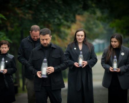 Зеленський віддав шану жертвам Бабиного Яру та підкреслив, що бездіяльність міжнародної спільноти сприяє діям злочинців.