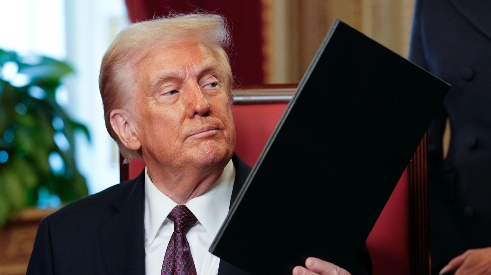 Трамп має намір суттєво знизити кількість прийнятих біженців, надаючи пріоритет білим африканцям - повідомляє NYT.