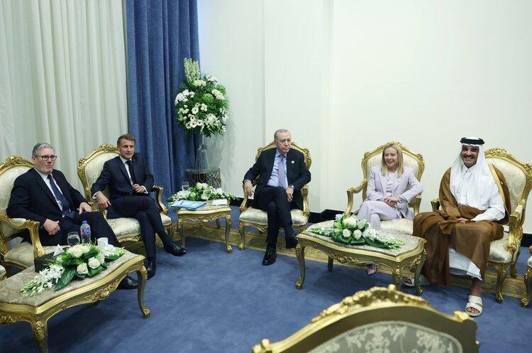 Ердоган віддав наказ змінити маршрут свого літака, коли отримав інформацію про присутність Нетаньягу на саміті в Шармі.