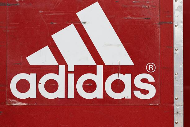 Adidas зафіксувала зростання світових доходів, незважаючи на зниження продажів у Північній Америці.