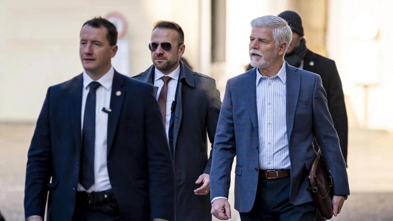 Президент Чехії не сподівається на значні результати від зустрічі з контроверсійним кандидатом на пост міністра.