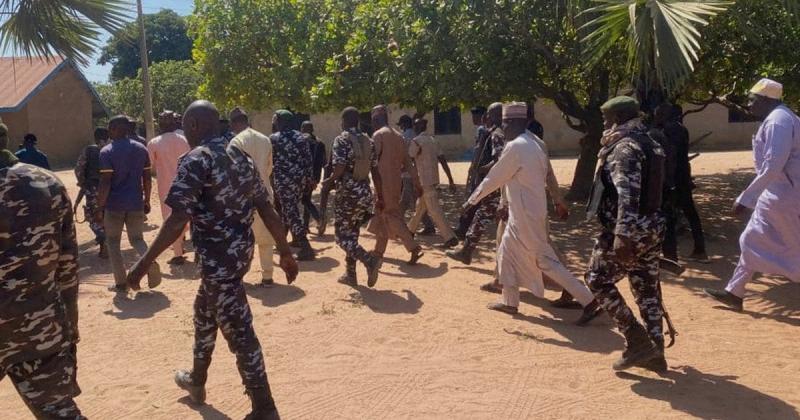 Збройний інцидент у таверні: численні жертви та постраждалі.