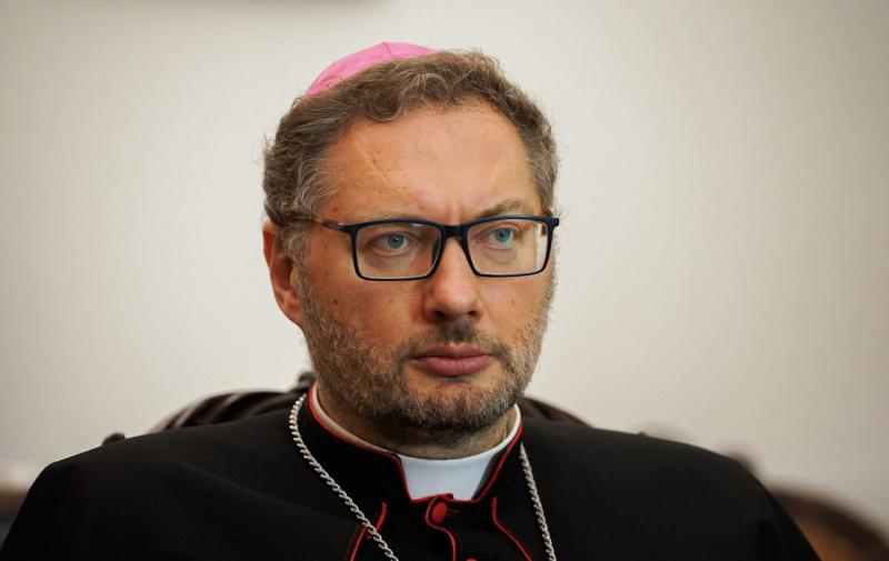 На тему візиту Папи Римського, віри під час конфлікту та мирних переговорів. Розмова з послом Ватикану.