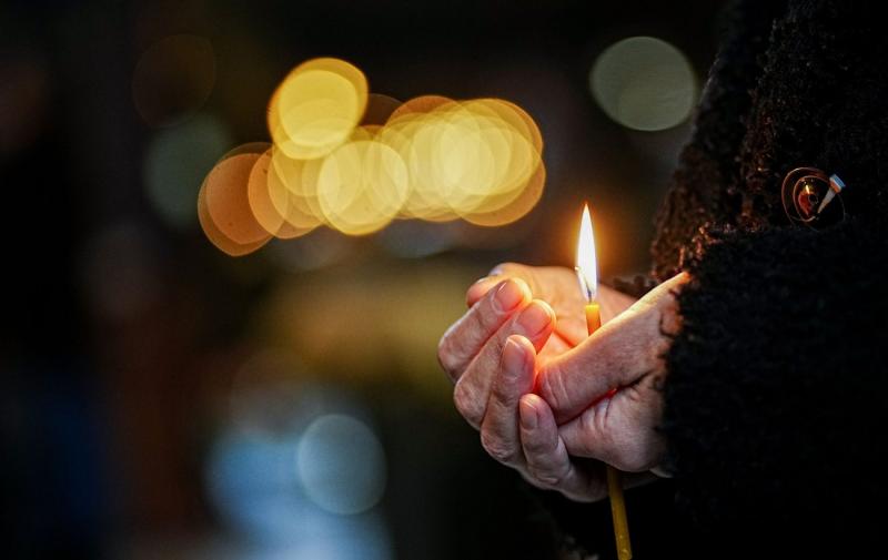 На фоні холодів та відключень опалення в Києві відійшла у вічність 90-річна жінка, що пережила жахи Голокосту.