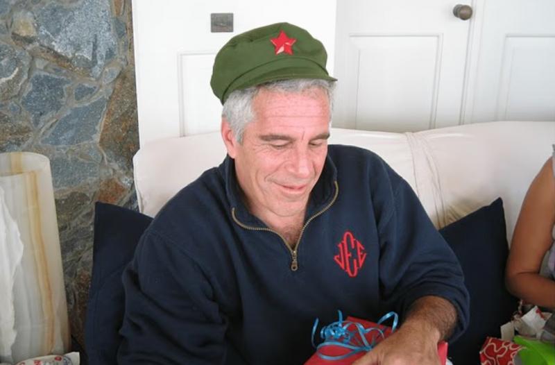 Секс-імперія Епштейна, що займалася збором компрометуючої інформації, функціонувала під патронатом КДБ та ФСБ, стверджує Daily Mail.