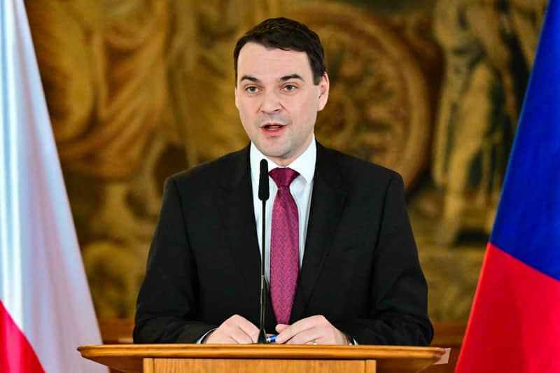 Глава Міністерства закордонних справ Чехії заявив, що не звертатиме уваги на президента в умовах загострення конфлікту.