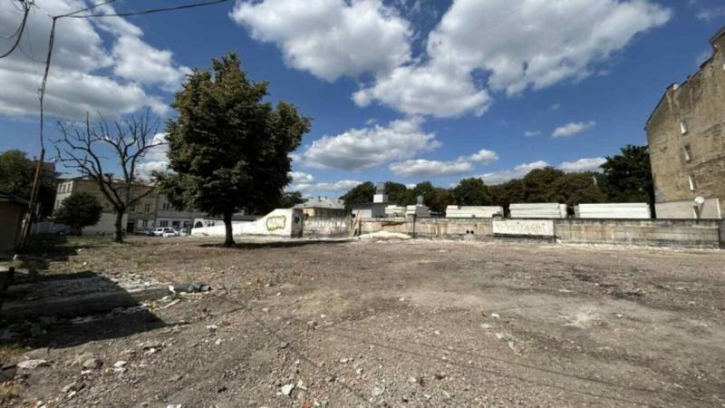 Територію в півтора гектара, що розташована за театром Заньковецької у Львові, планують перетворити на майже парк.