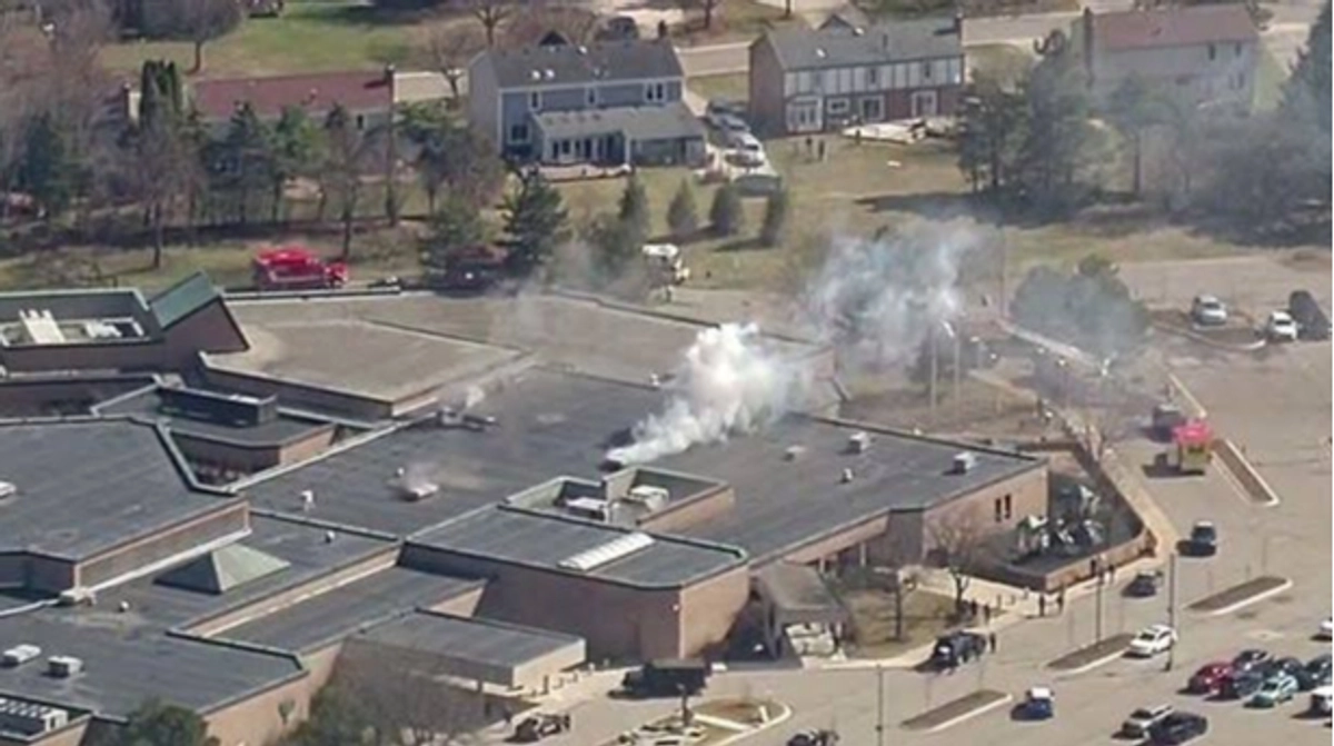 У Сполучених Штатах невідома особа з озброєнням здійснила напад на синагогу, але була ліквідована.