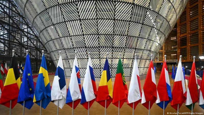 Мерц віддаляється від Трампа, поки Європейський Союз спостерігає за розвитком подій.