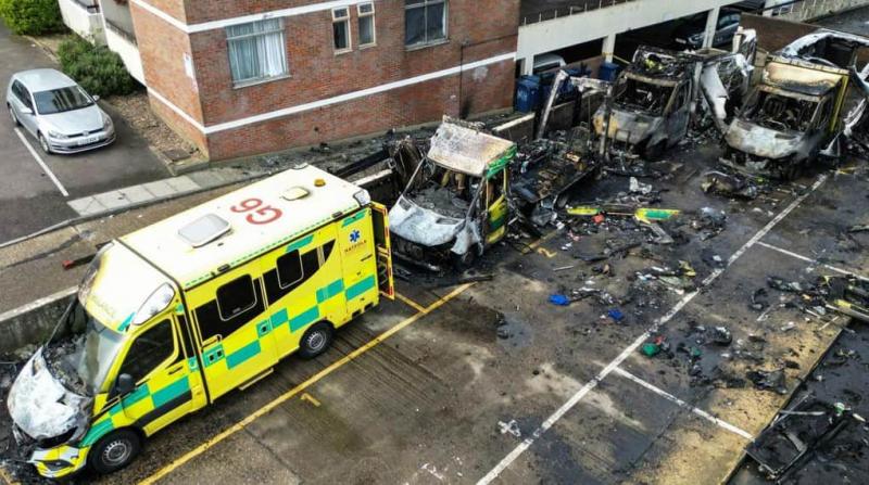 Великобританія проводить розслідування можливого зв'язку Ірану з підпалом автомобілів швидкої допомоги, що належать єврейській організації.