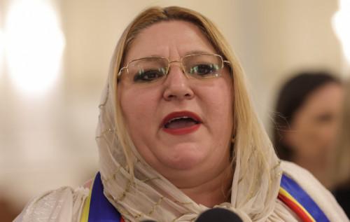 Скандально відома румунська євродепутатка була запрошена на психіатричне обстеження.