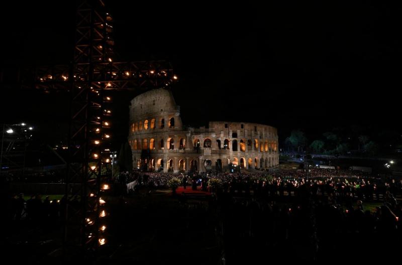 Роздуми на Хресному шляху в Колізеї 2026 - Ватикан Новини