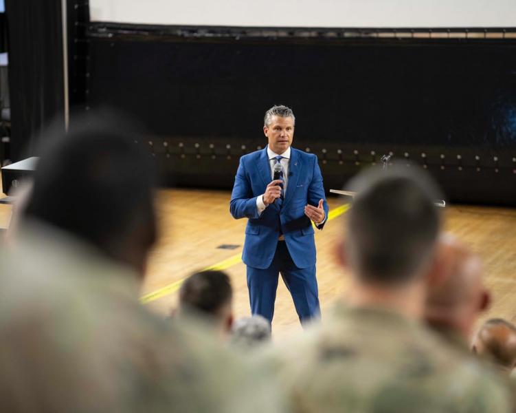 Глава Пентагону провів аналогію між журналістами, які проявляють неприязнь до Трампа, і супротивниками Христа.