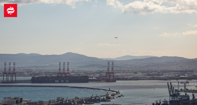 Україна моніторить корабель із зерном, яке було вкрадено окупантами, і який наближається до Хайфи, повідомляє джерело.