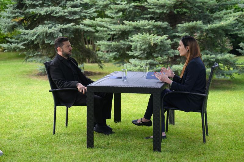 Лора Лумер представила велику бесіду з Володимиром Зеленським.