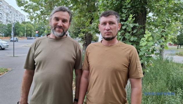 Поклав хрест і взяв до рук зброю.