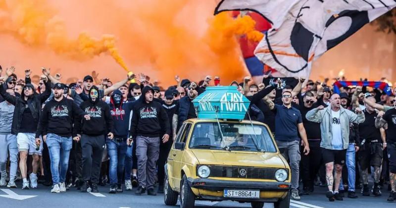 Скандальний інцидент з фанатами Хайдука: антисемітські висловлювання та вибачення перед Аяксом.