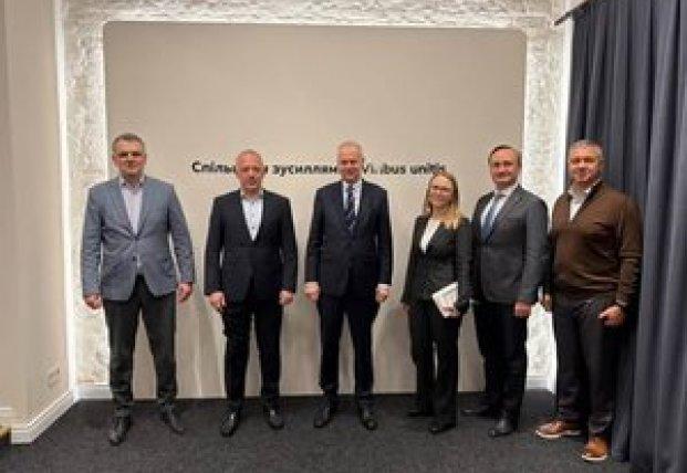 У Чернівцях встановили меморіальну табличку на честь консула Фрітца Шелльгорна, чиї вчинки допомогли врятувати тисячі євреїв.