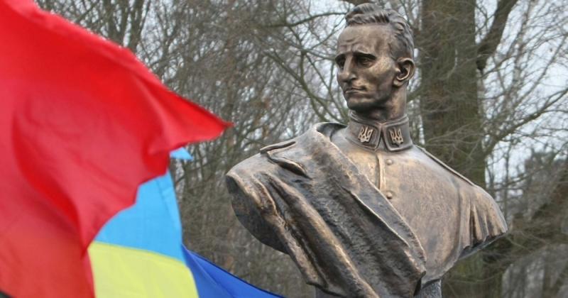 Обмеження на в'їзд та загроза з боку Європейського Союзу: як Польща відреагувала на оголошення року Шухевича у Львівській області.